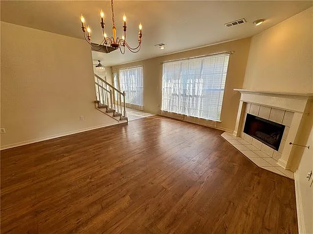3 bed, 2.5 bath, 1900 sqft, $1,950 — Photo 3
