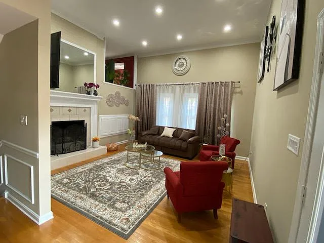 Living room (high ceilings)