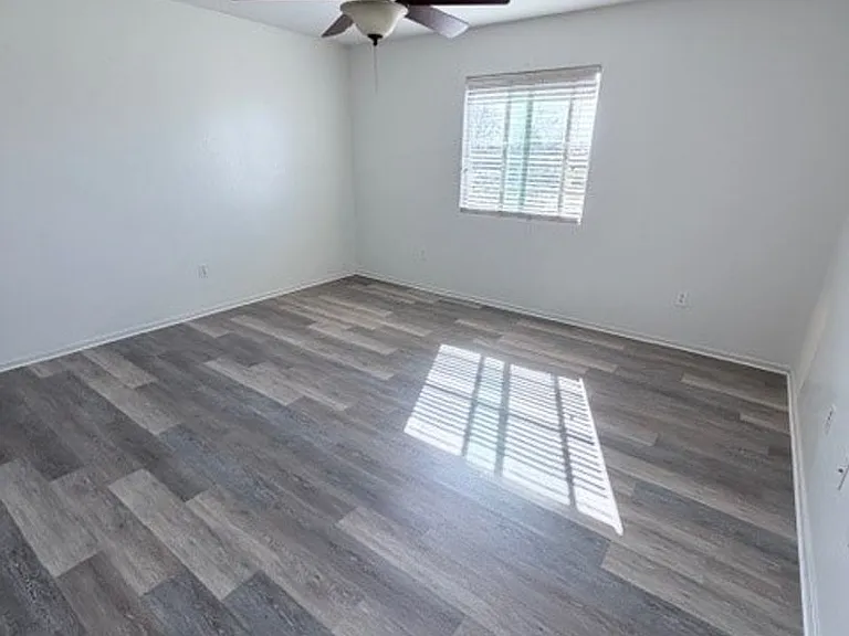 11515 Presidential Rd — Photo 9