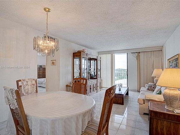 5th image of 920 NE 169th St APT 517