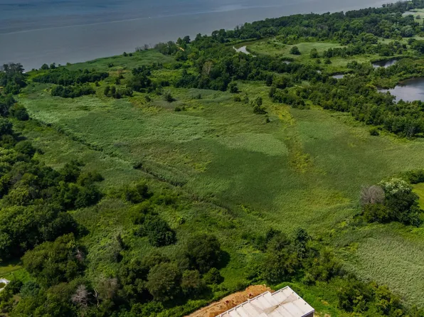 81 7th Ave, Carneys Point, NJ 08069