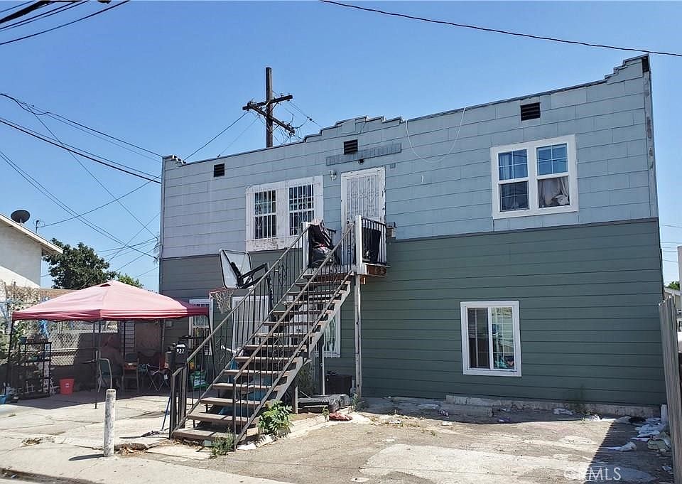2nd image of 920 S La Verne Ave