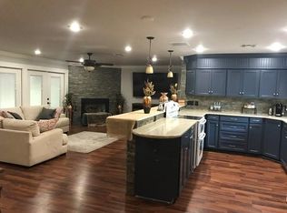 708 S Allen St, Edna, TX 77957