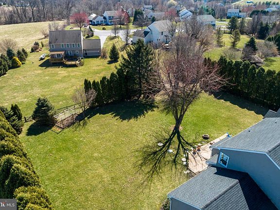 5th image of 223 Creeks Bend Dr