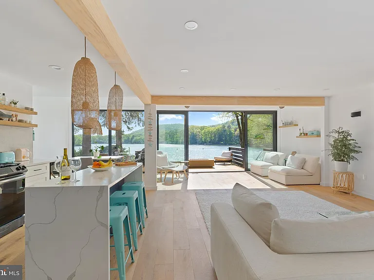 101 Lakeshore Dr — Photo 5