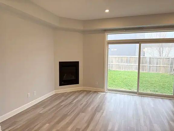 5th image of 933 Stonewalk Dr #1A