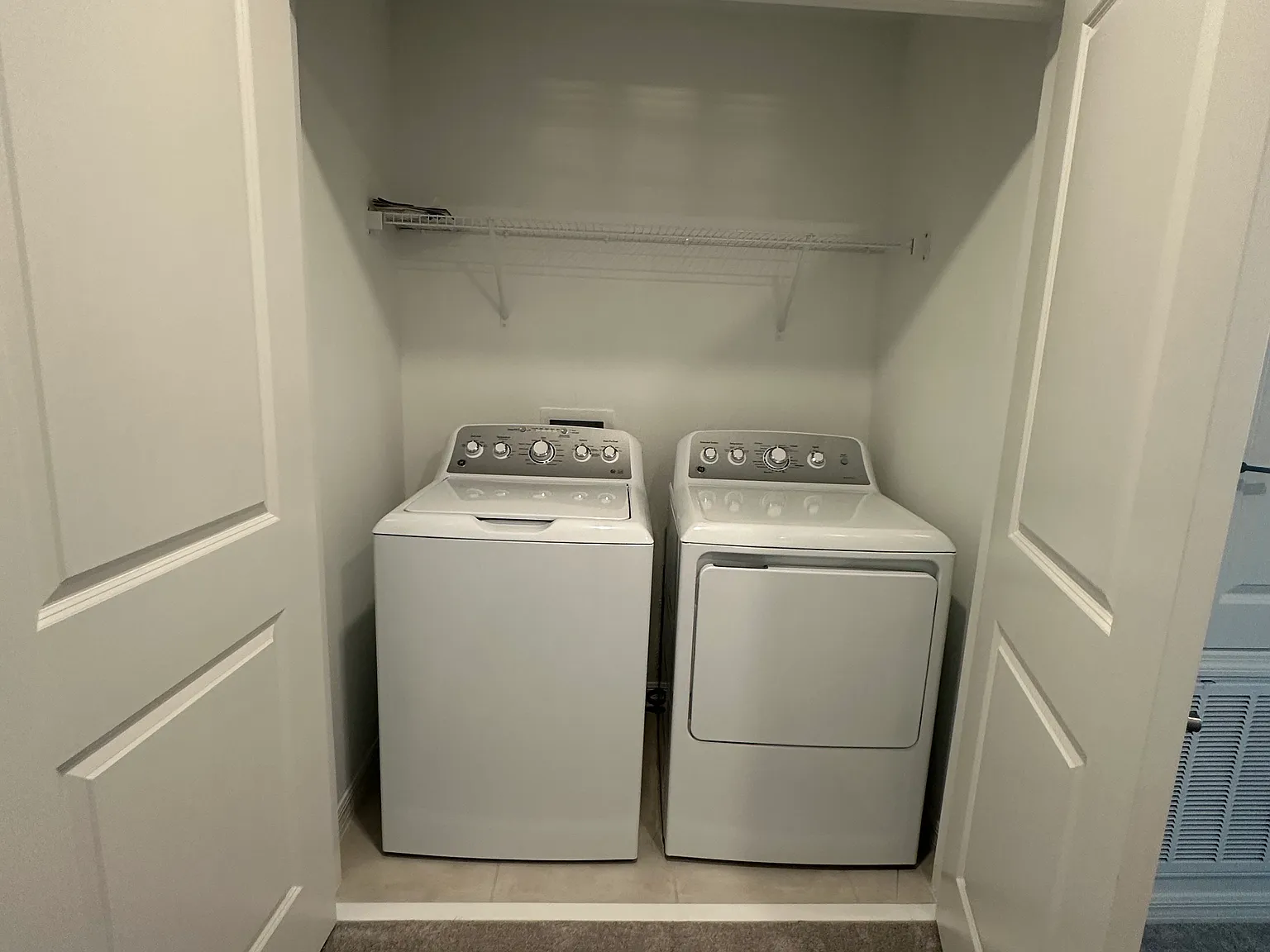 2 bed, 2.5 bath, 1205 sqft, $1,600 — Photo 3