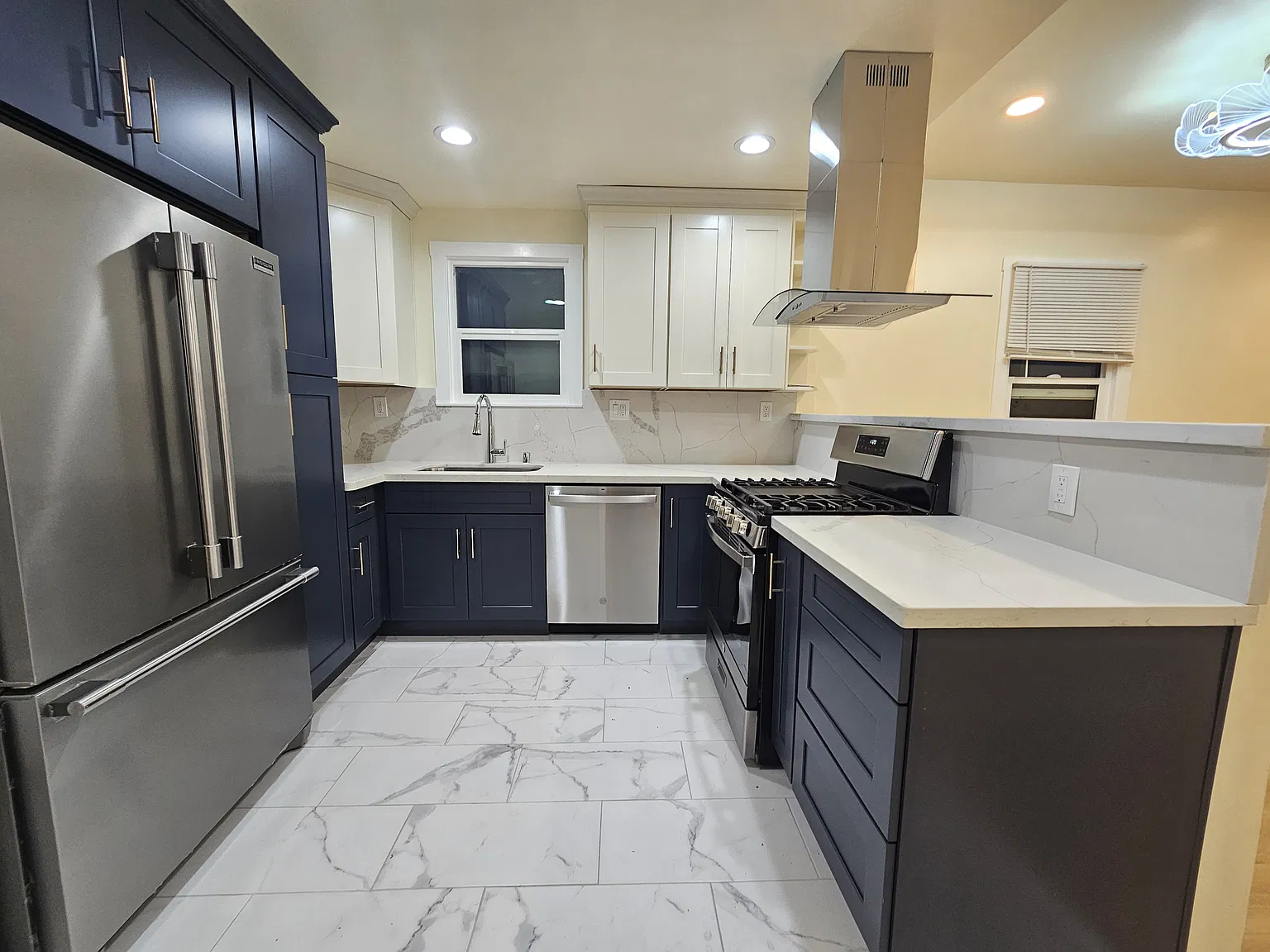 3 bed, 1110 sqft, $4,100 — Photo 2