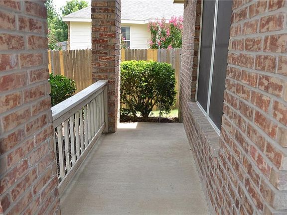 3rd image of 1111 Blue Jay Dr