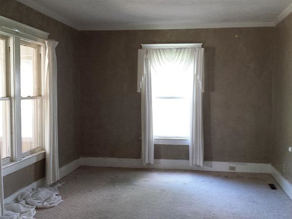 5th image of 233 Manor Ave