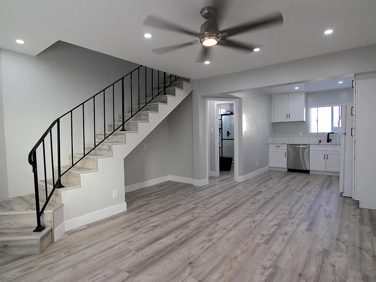 120 Roswell Ave #12 — Photo 39
