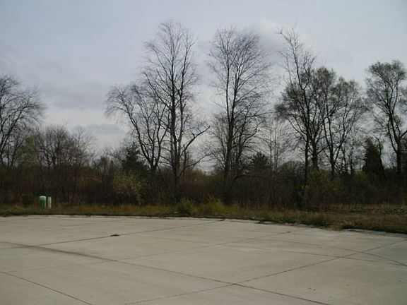5th image of 48632 Jamie Cir