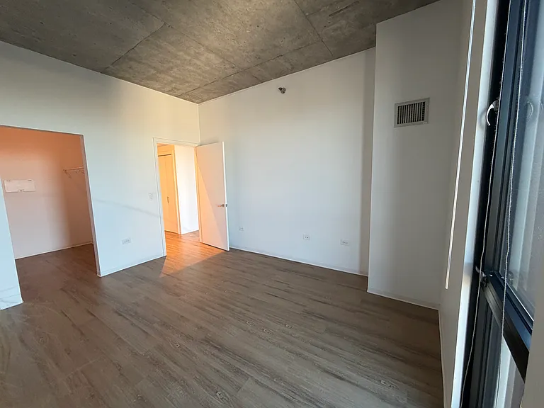 1112 N Marshfield Ave #801 — Photo 30