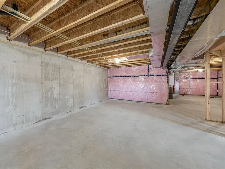 397 Victoria St — Photo 24