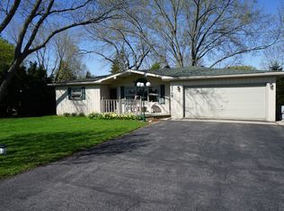 2707 Sequoia Dr, McHenry, IL 60051