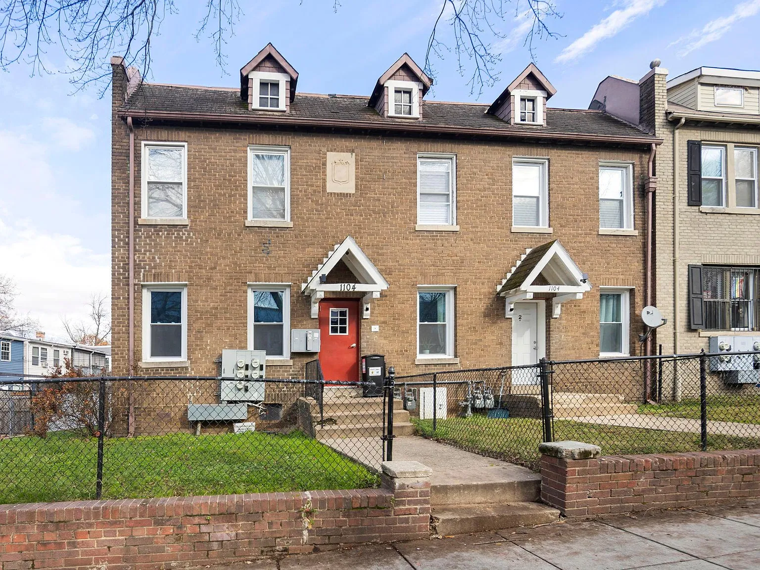 3 bed, 775 sqft, $2,000 — Photo 1