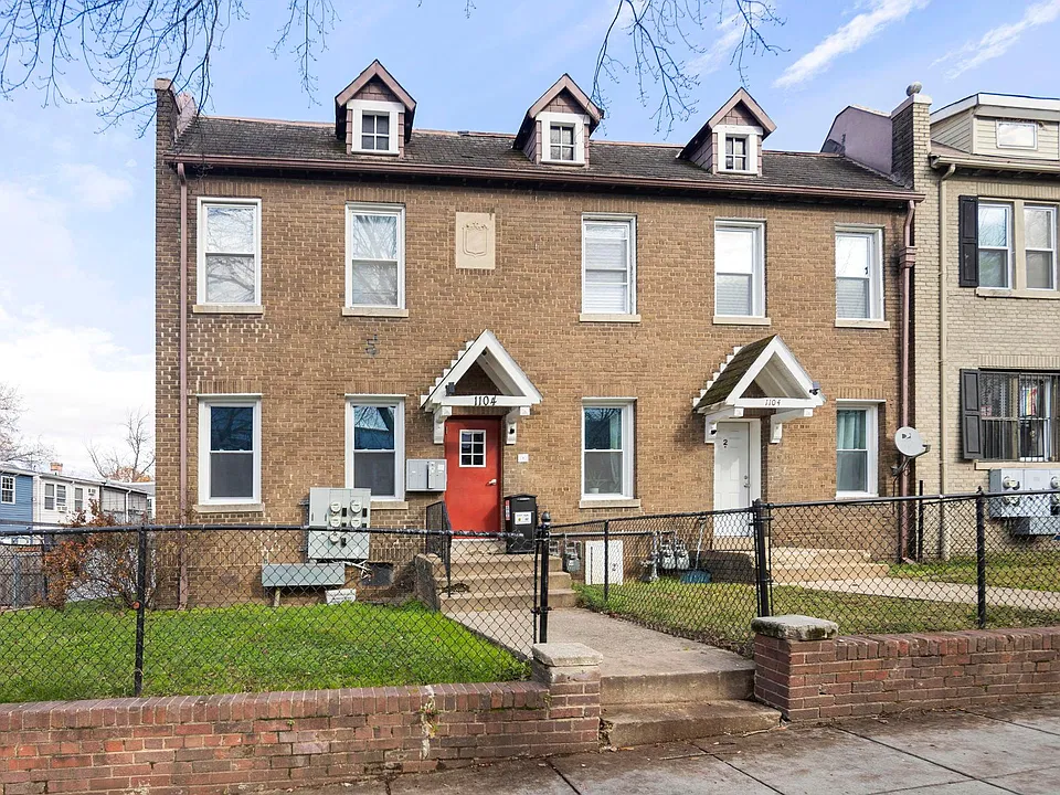 1104 Queen St NE #3