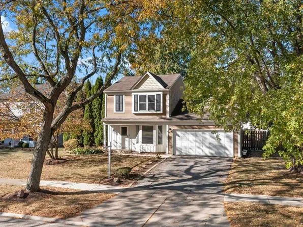 1330 Meghan Ave, Algonquin, IL 60102