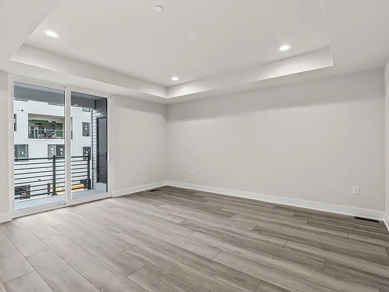701 Brewster Aly — Photo 15