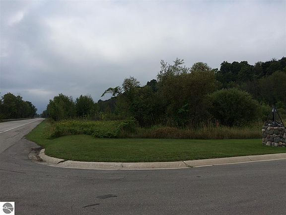 5th image of S Bay Valley Dr