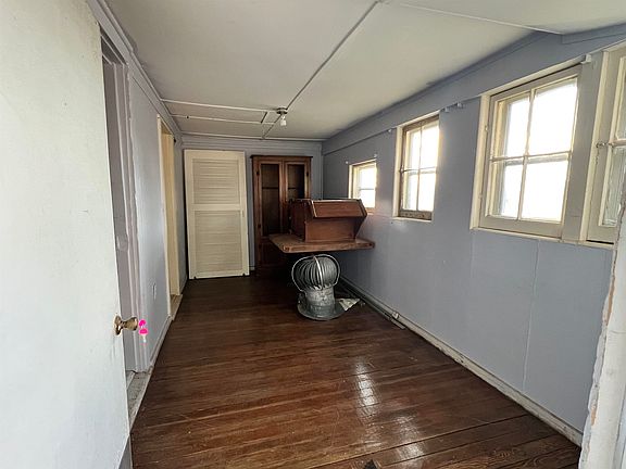 15th image of 232 Portola Ave