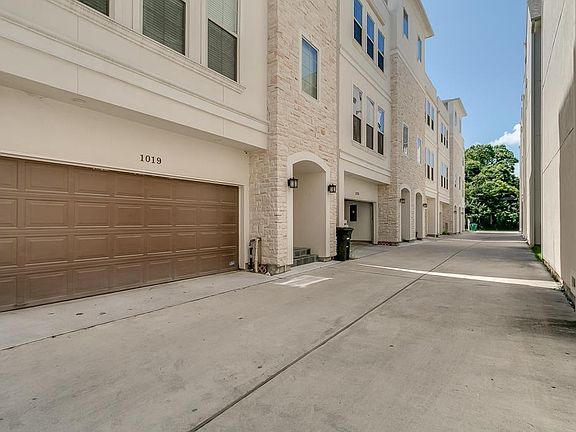 3rd image of 5226 Kiam St Unit 1019