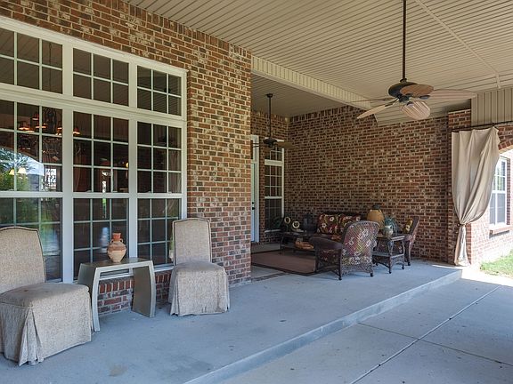 4th image of 1037 Willowbrook