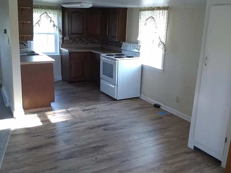 442 Green Ln — Photo 8