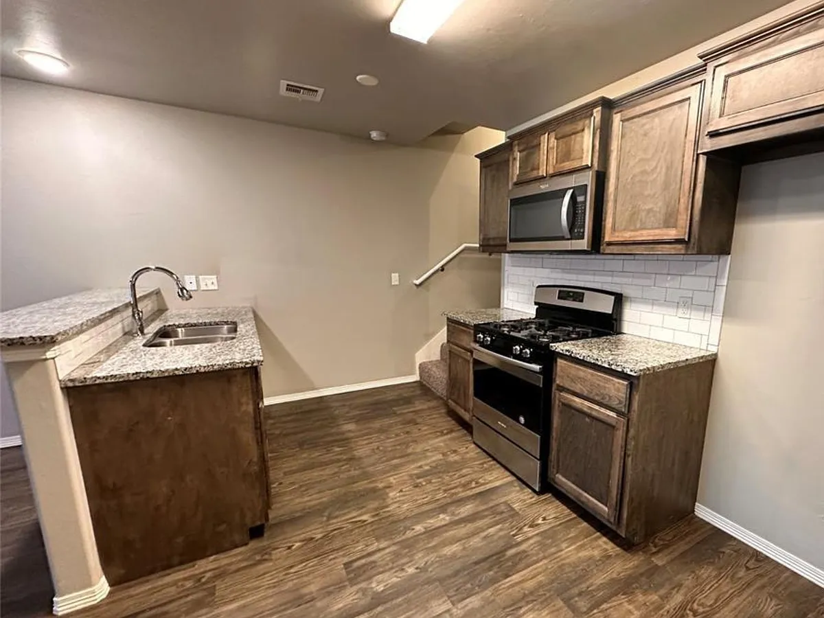 Building Photo - 2108 Buena Vida Ln