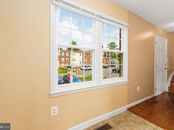 5th image of 13809 Newport Ln
