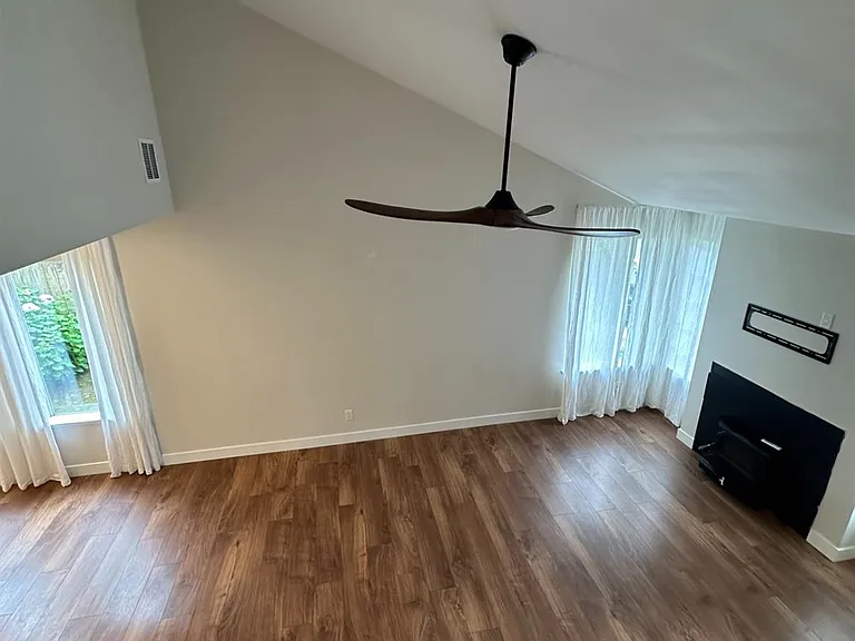 813 E Mockingbird Ln — Photo 11