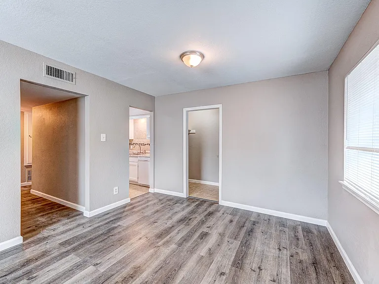 523 Spring Dr #4 — Photo 6