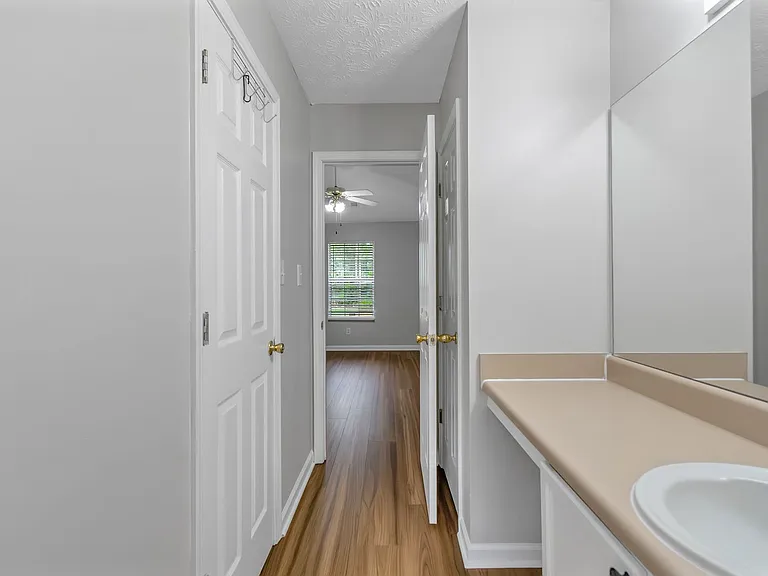 97 Livingston Ln — Photo 16