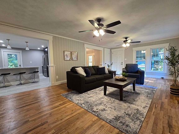 3rd image of 2320 Garland Ct