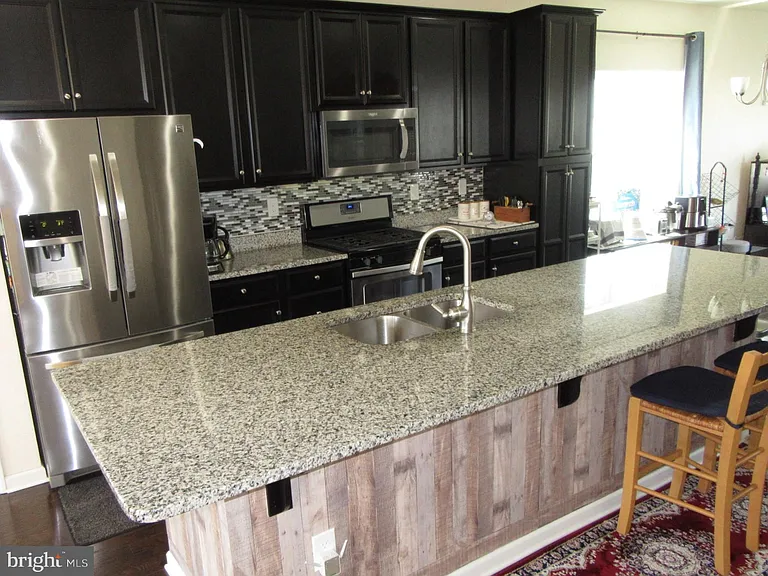 544 Liam Pl — Photo 2