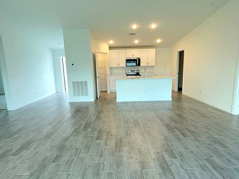 2809 NW 8th Pl — Photo 9