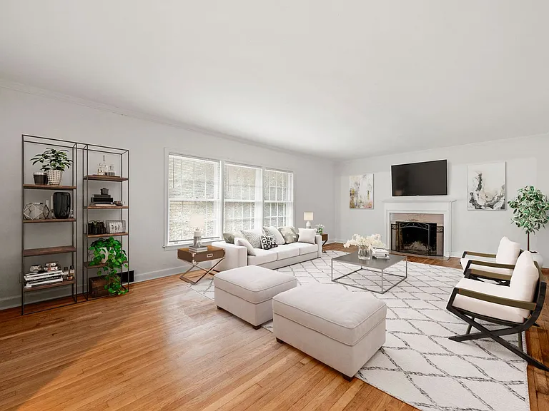 3596 N Stratford Rd NE — Photo 4