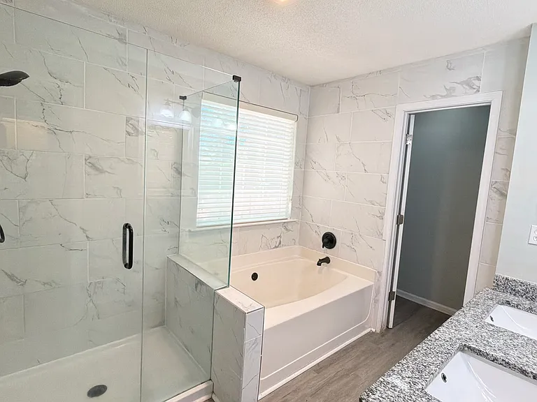 2400 Hampton Estates Dr SW #A — Photo 8