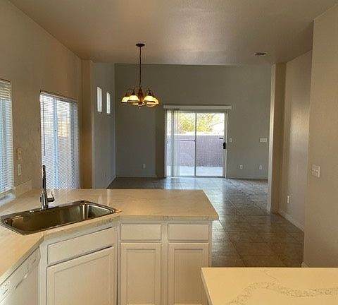 4th image of 10516 Allthorn Ave