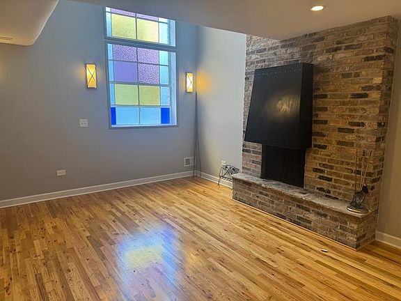 4th image of 160 W Burton Pl APT 2R