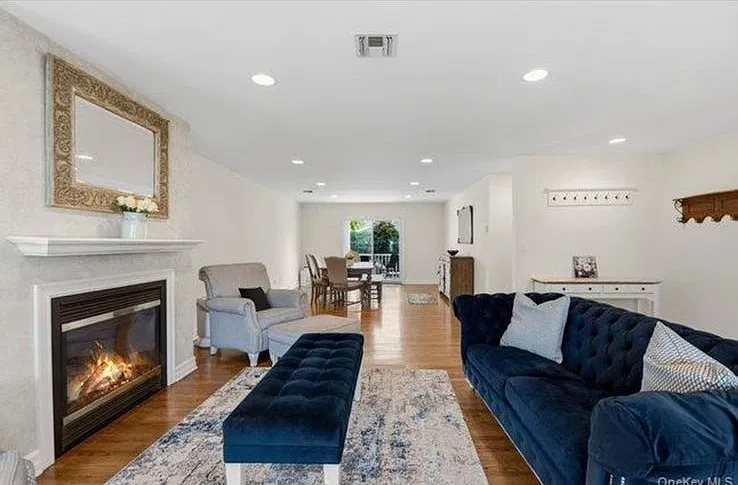 Syosset Cir, Syosset — Photo 4