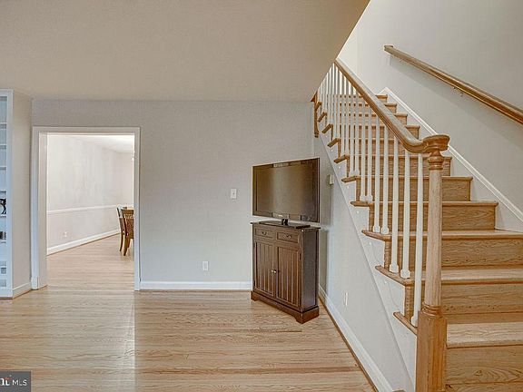 5th image of 6471 Blenheim Rd