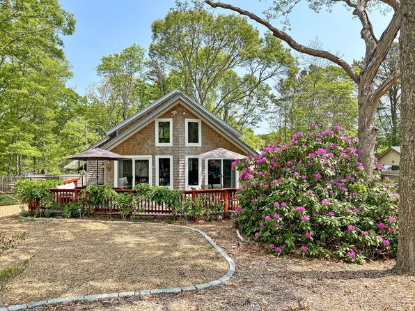 73 Leonard Cir, Tisbury, MA 02568