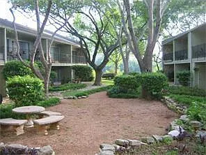 500 E Riverside Dr Photo 1