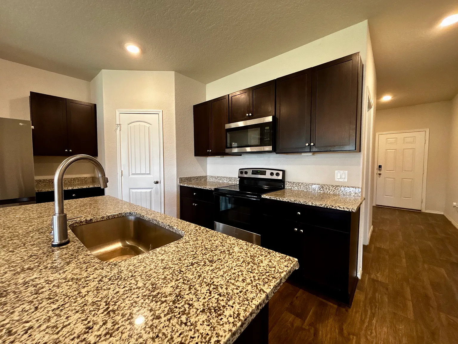 3 bed, 1574 sqft, $1,800 — Photo 3