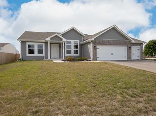 6373 Sunny Meadow Dr, Machesney Park, IL 61115