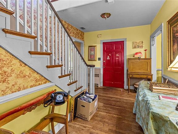 5th image of 184 Church St