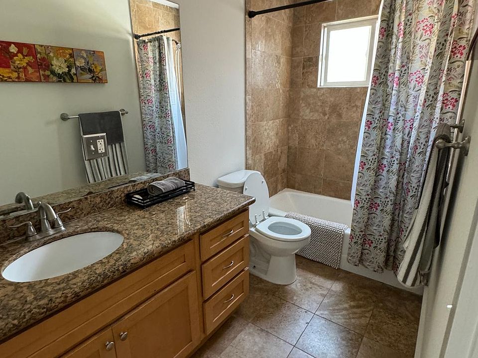 Nice bathroom!