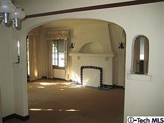 2nd image of 941 E Glenoaks Blvd