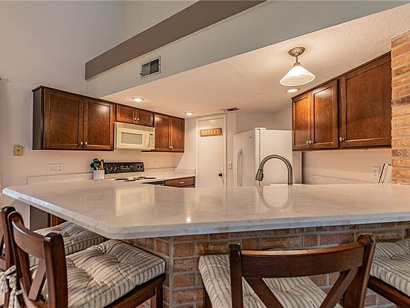 2nd image of 3753 Okeechobee Cir